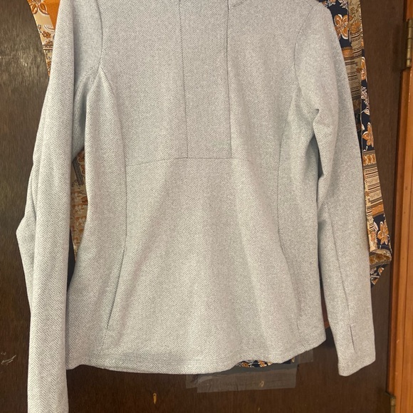 Beautiful gym top - Picture 4 of 8